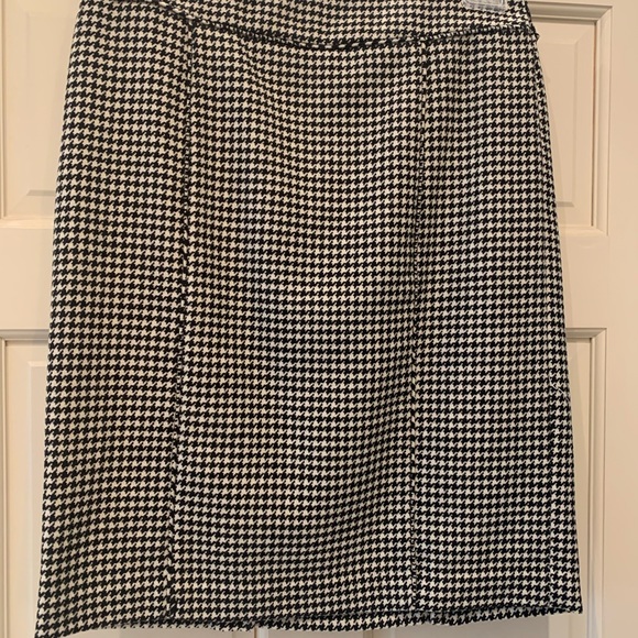 Banana Republic black/cream Houndstooth Skirt - Picture 1 of 4